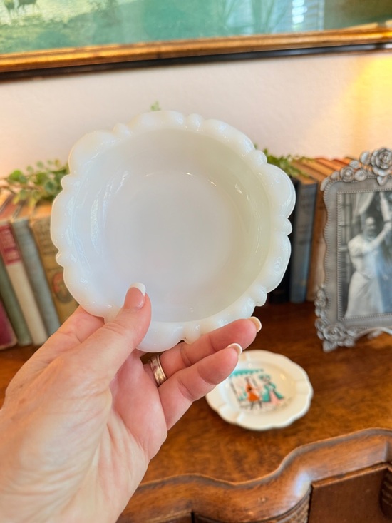 Vintage Limoges, Anchor Hocking Milk Glass & Porcelain Ashtray Bundle - Picture 7 of 16